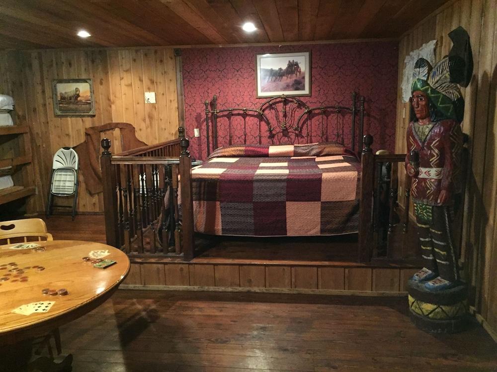 Wildwood Inn Tropical Dome & Theme Suites photo 70