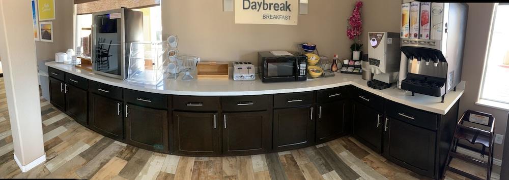 Days Inn by Wyndham Orange photo 6