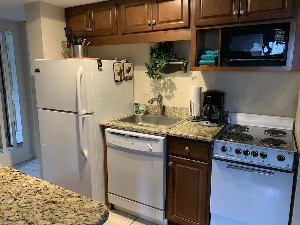 Laurel Inn Condominium photo 62