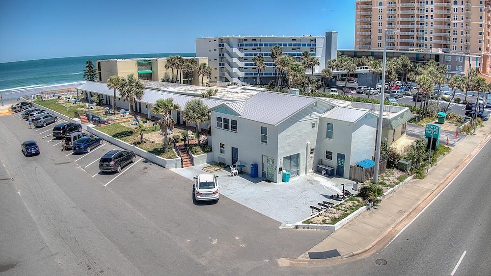 Daytona Shores Inn & Suites photo 1