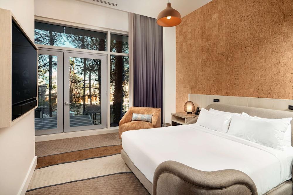 Virgin Hotel Las Vegas, Curio Collection by Hilton photo 28