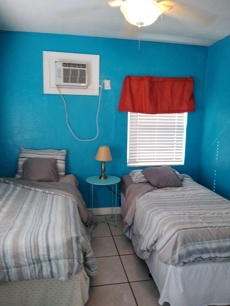 Swashbuckler Motel photo 48