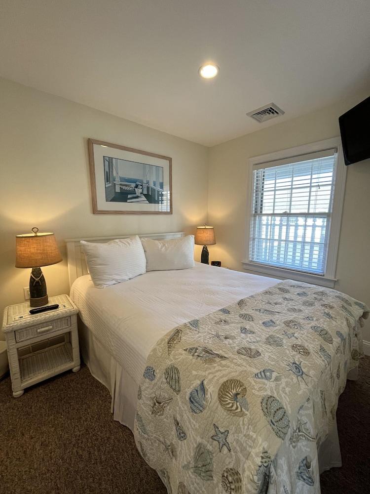 Beach Breeze Inn photo 74