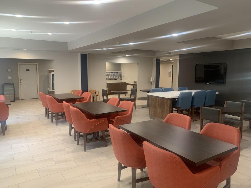 Holiday Inn Express West Point by IHG photo 3