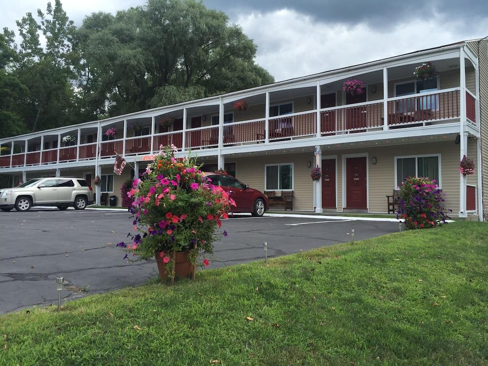 Cozy Corner Motel photo 65
