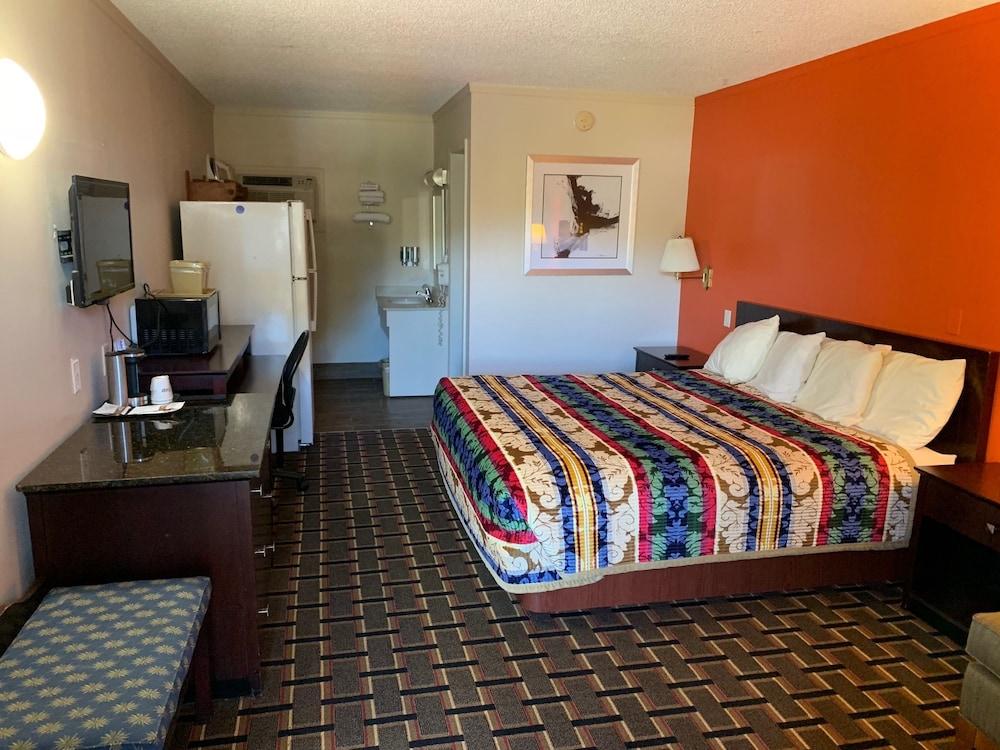 Budget Inn East photo 15