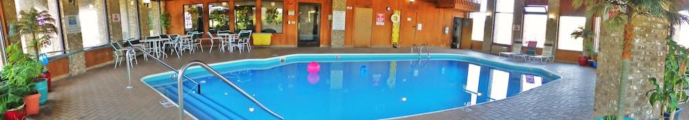 Royalton Inn & Suites photo 4