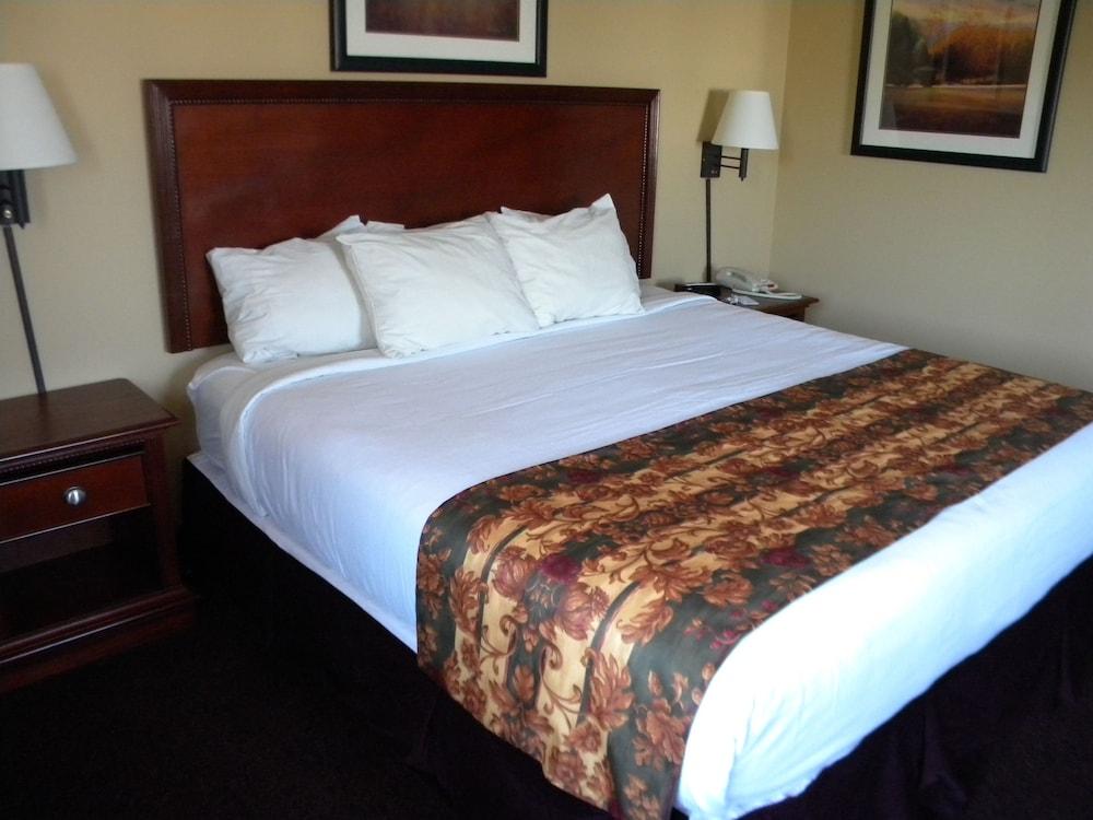 Pocahontas Inn & Suites photo 2