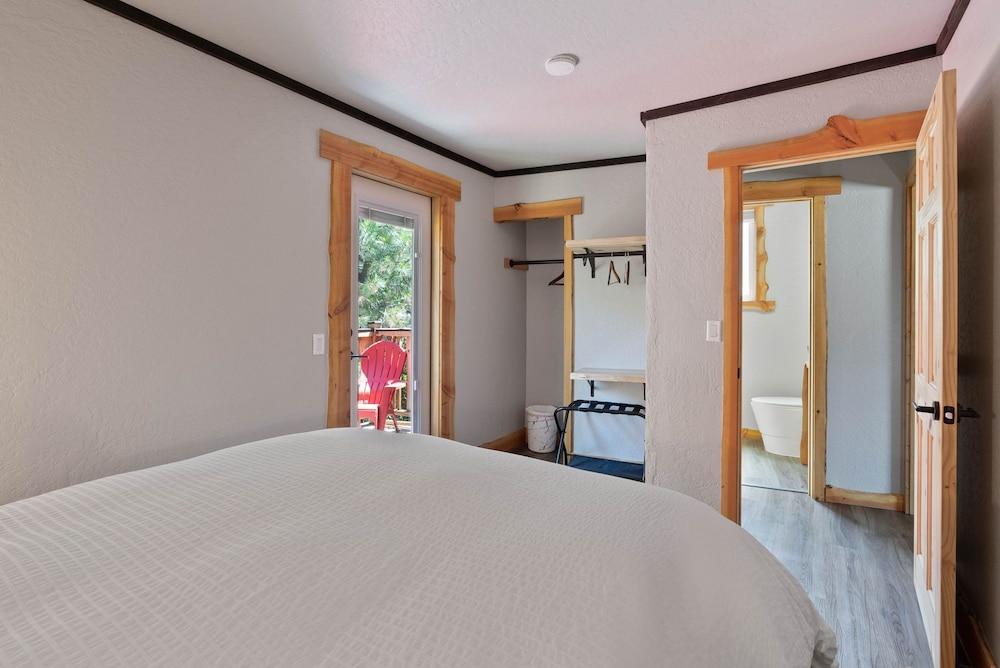 Lake Village Lodge photo 7