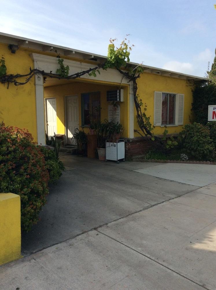 Pavilions Motel photo 6