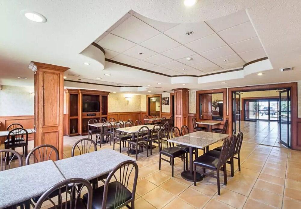 Shary Inn and Suites photo 22