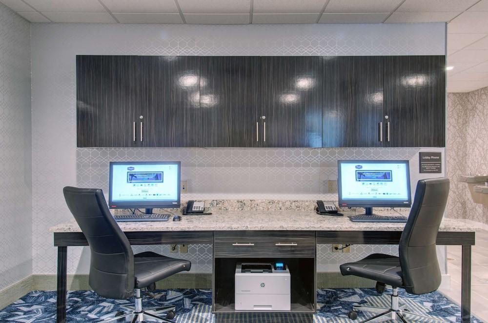 Hampton Inn & Suites Boston/Stoughton photo 44