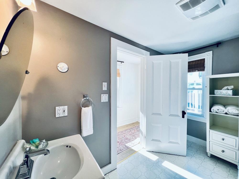 Admirals Quarters Inn photo 45