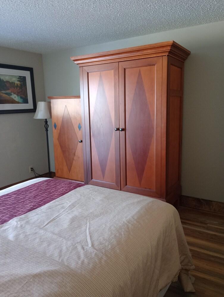 The Crow Peak Lodge photo 34
