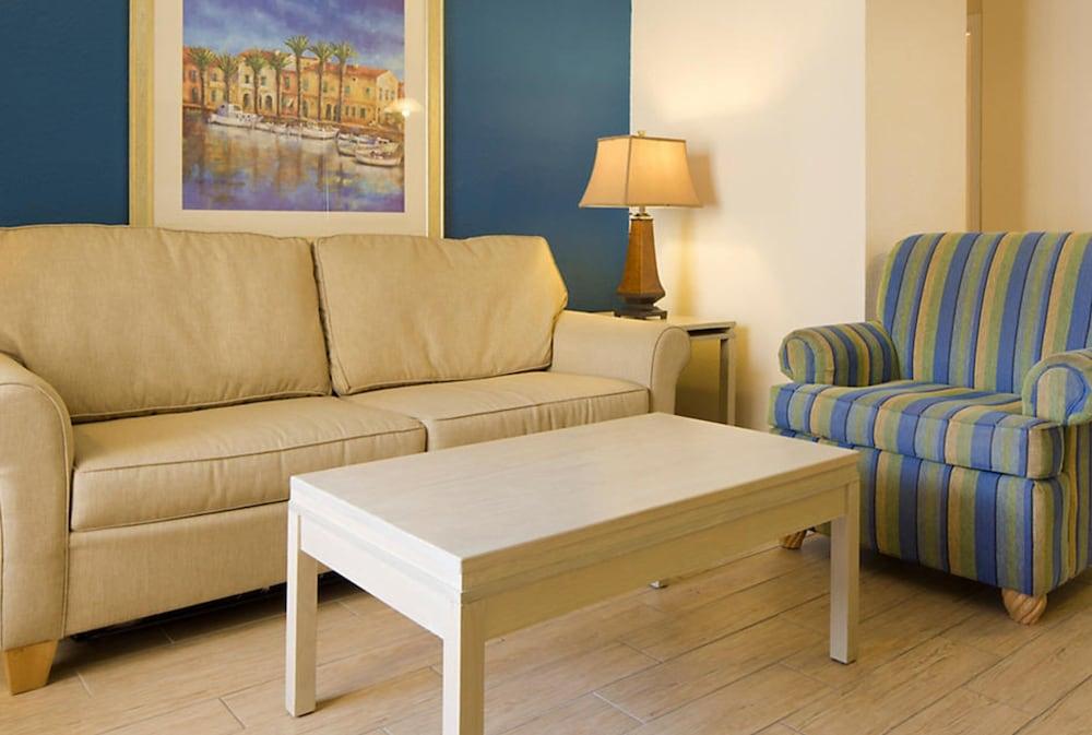 Dolphin Beach Club photo 7