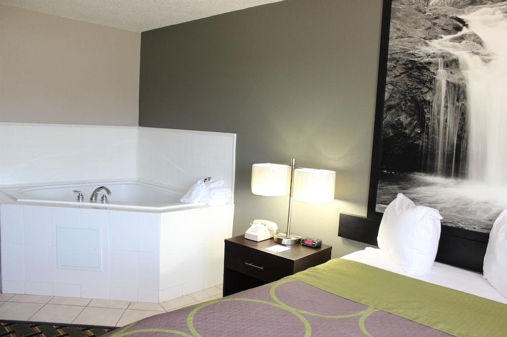 Super 8 by Wyndham Wyoming/Grand Rapids Area photo 3