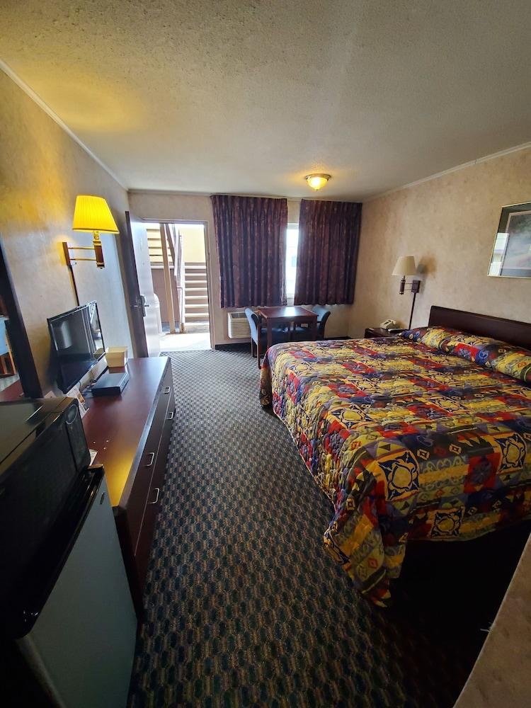 Richmond Inn & Suites photo 14