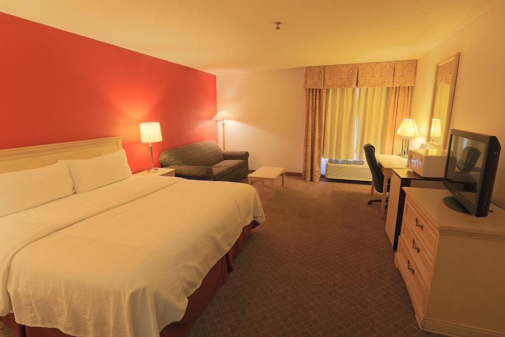 Days Inn by Wyndham Calumet Park photo 3