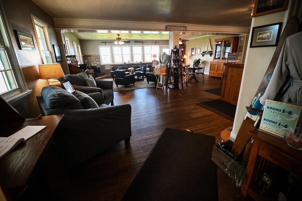The Lakehouse Inn photo 29