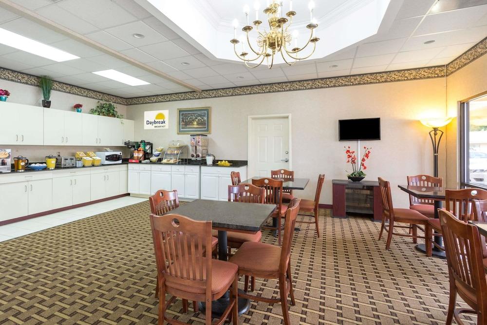 Americas Best Value Inn & Suites Sumter photo 13