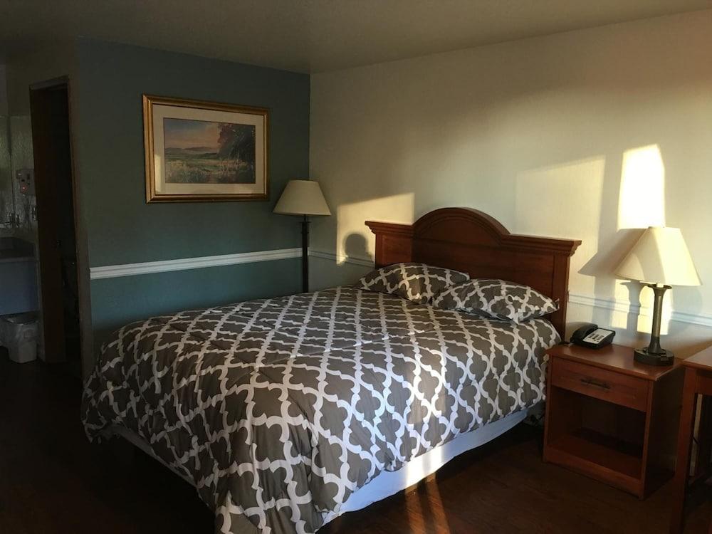 Belfair Motel photo 14