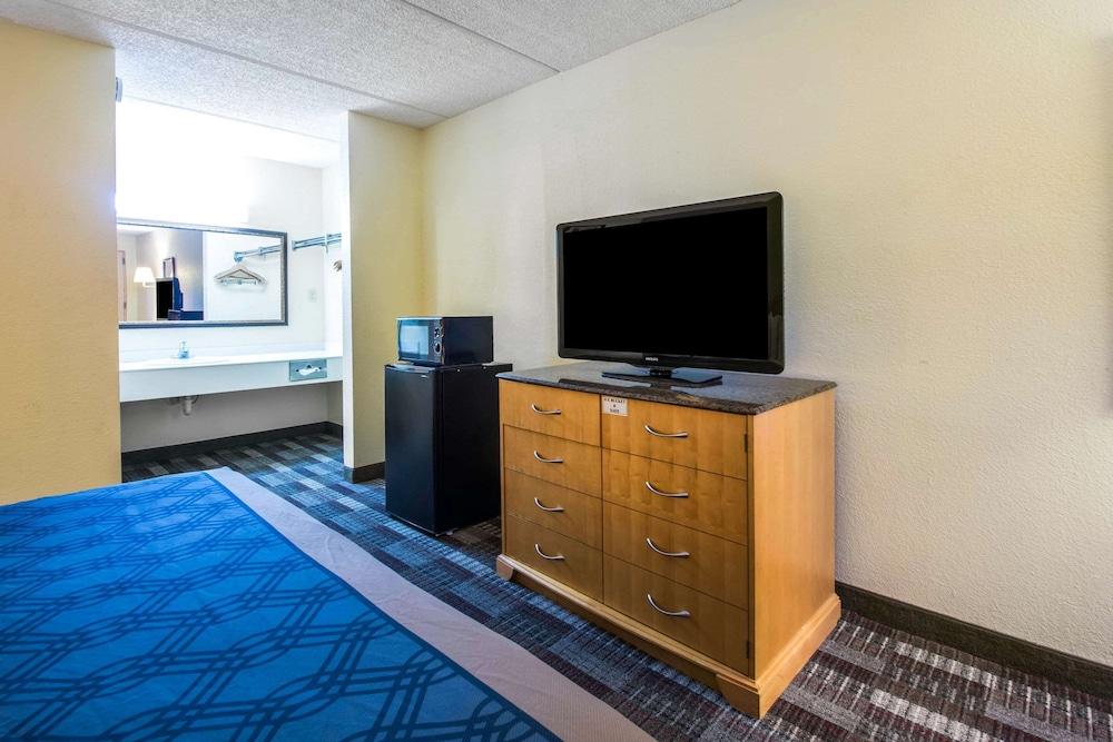 SureStay by Best Western Jacksonville Airport photo 19