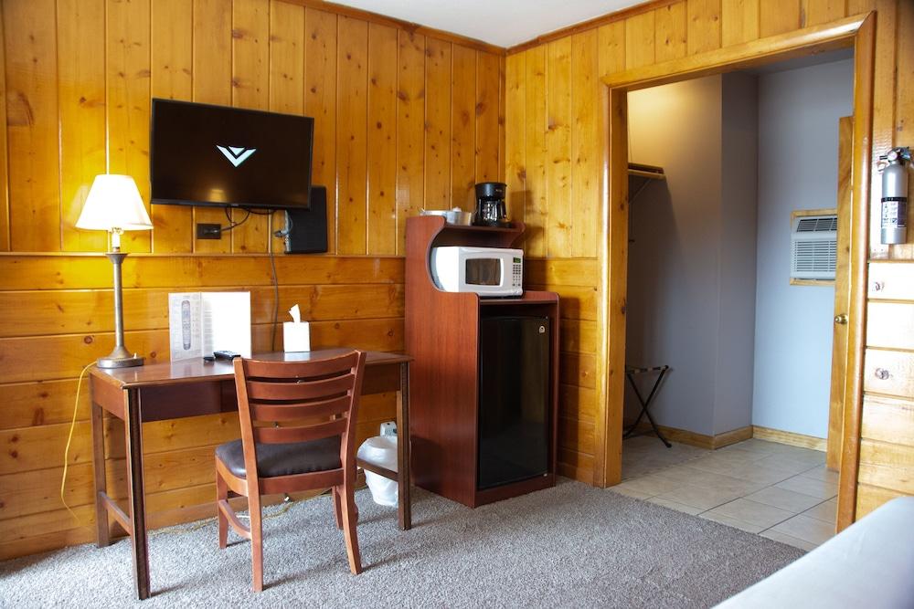 Holiday Motel photo 13