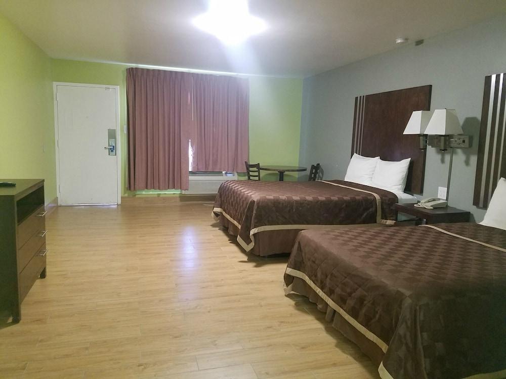 Frontier Motel photo 5