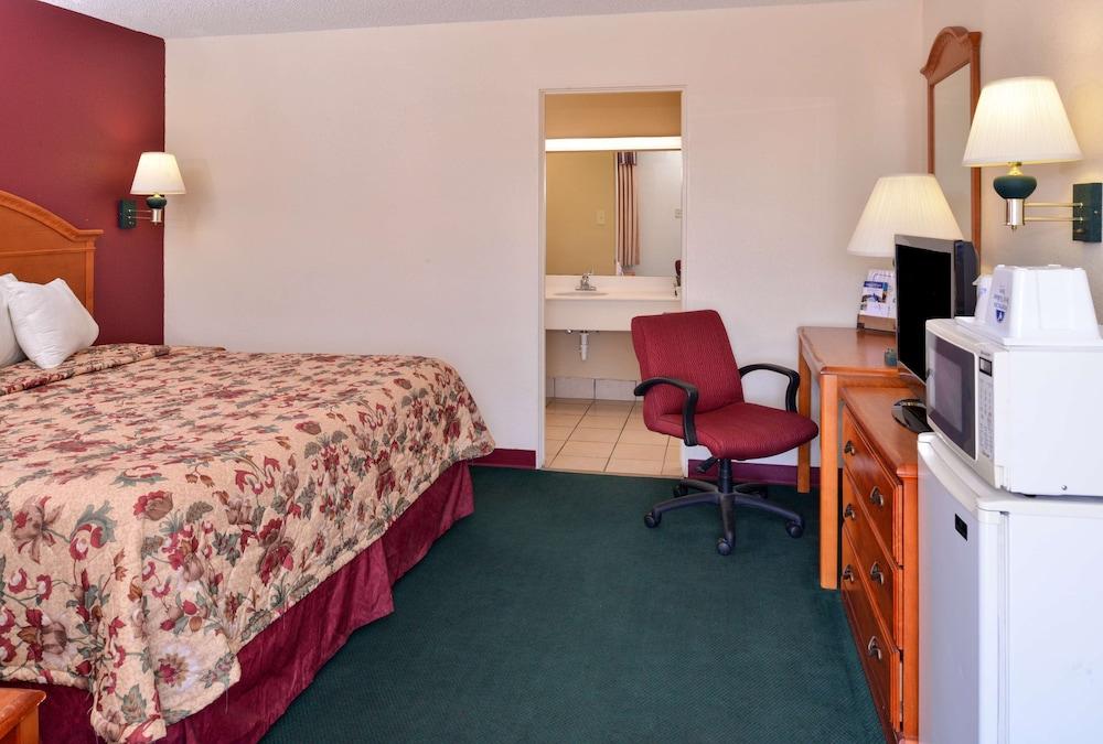 Americas Best Value Inn Lubbock E photo 33
