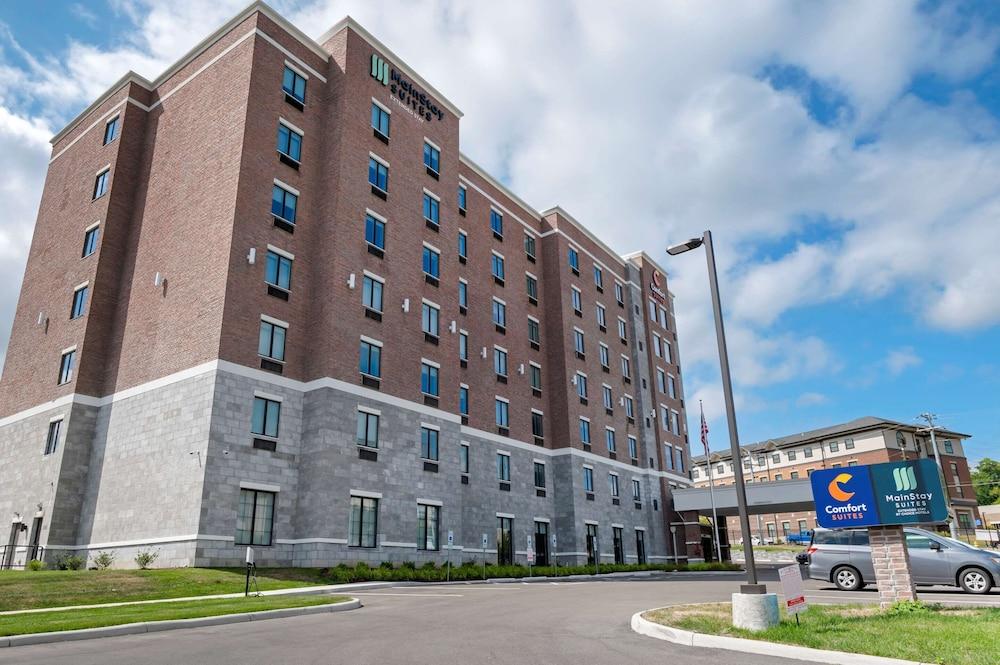 Comfort Suites Cincinnati University - Downtown photo 34