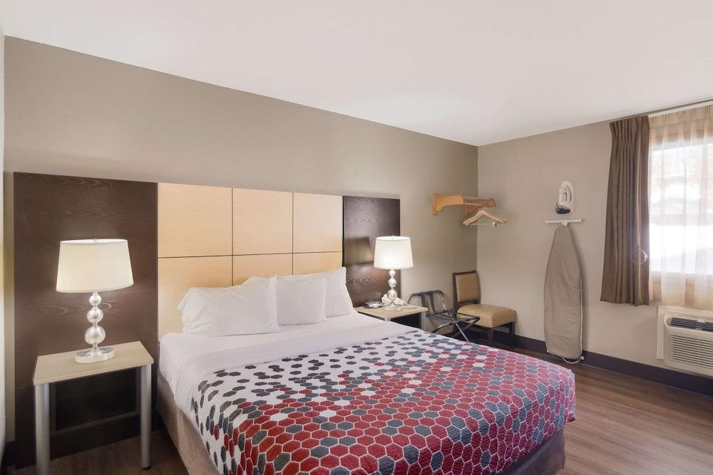 Econo Lodge Grand Forks near University photo 17