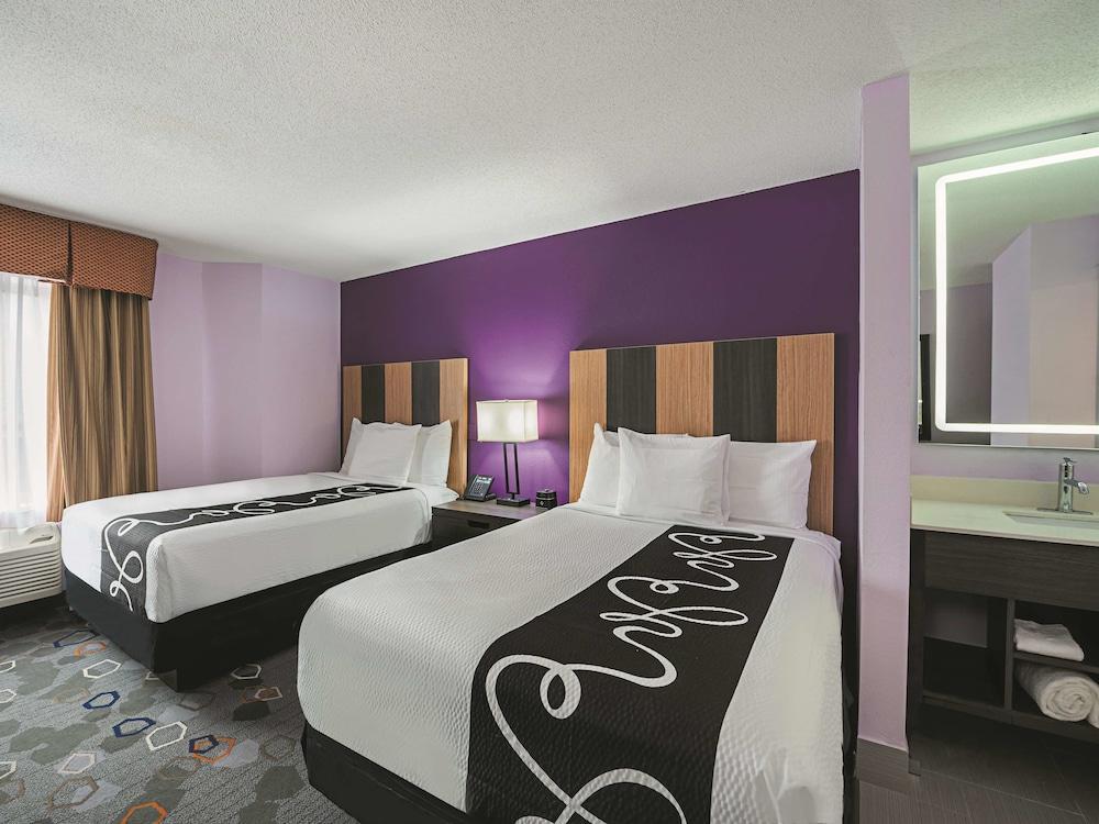 La Quinta Inn & Suites by Wyndham Minneapolis Northwest photo 12