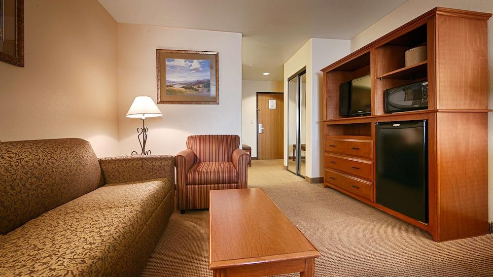 Best Western Territorial Inn & Suites photo 2