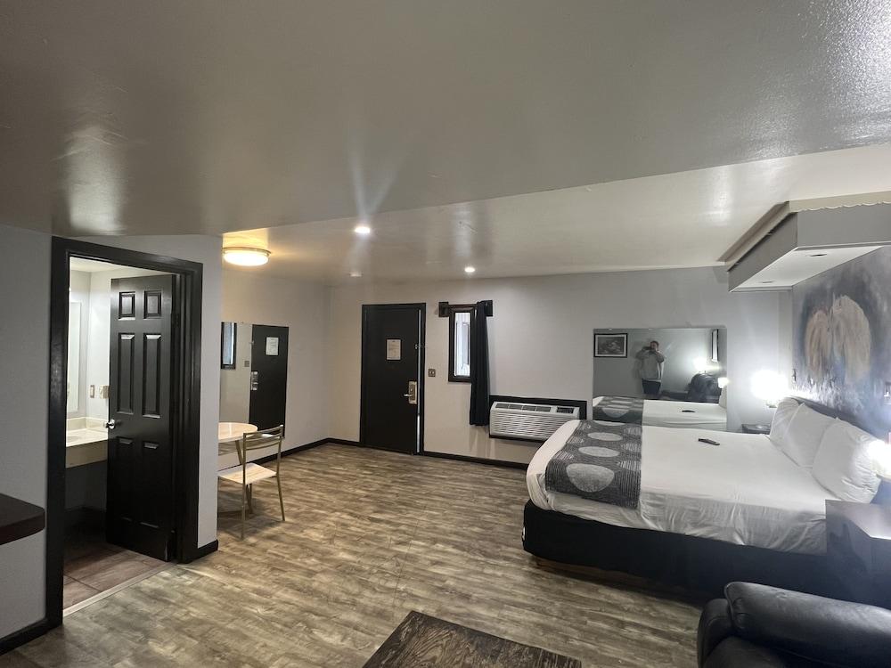Cindy Lyn Motel photo 2