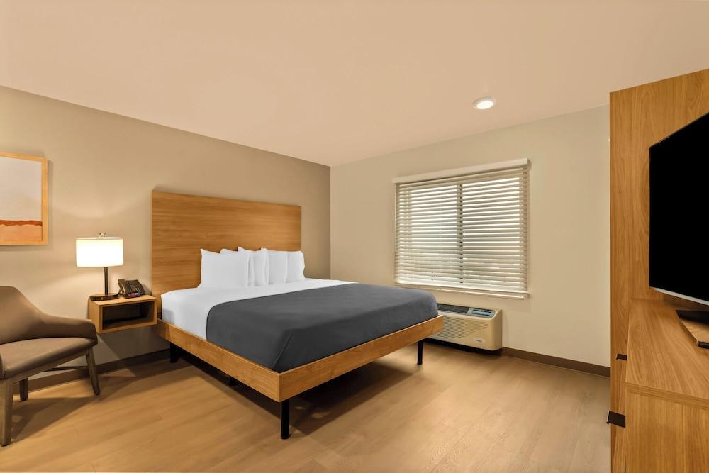 LivAway Suites Phoenix-Tolleson photo 18