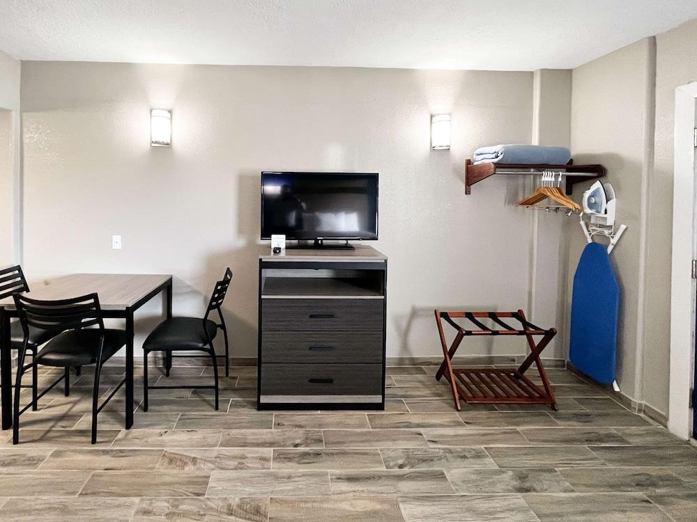 Blue Wave Inn photo 15
