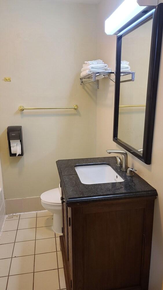 Presque Isle Motel photo 12