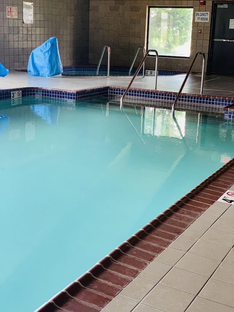 AmericInn by Wyndham Kewanee photo 6