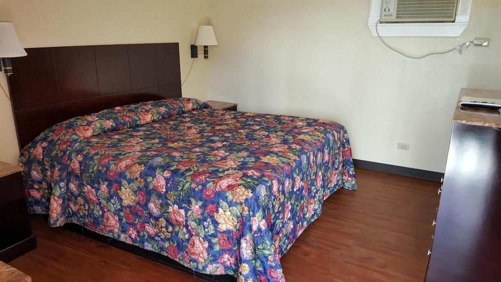 Luxury Inn & RV Park photo 22