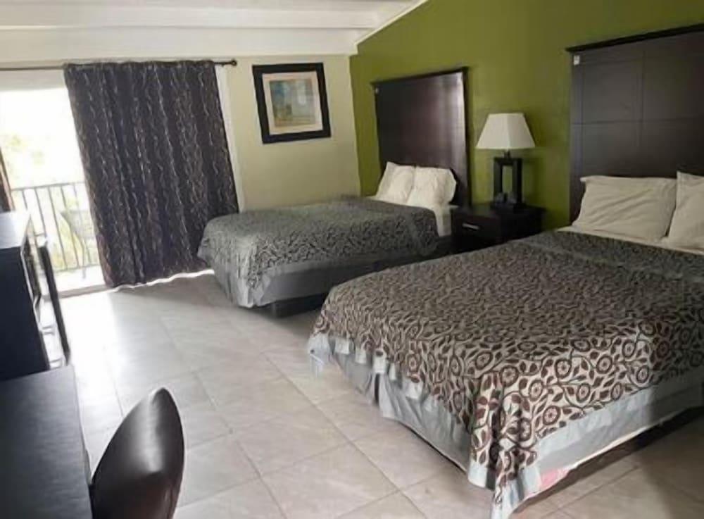 Regency Inn photo 8