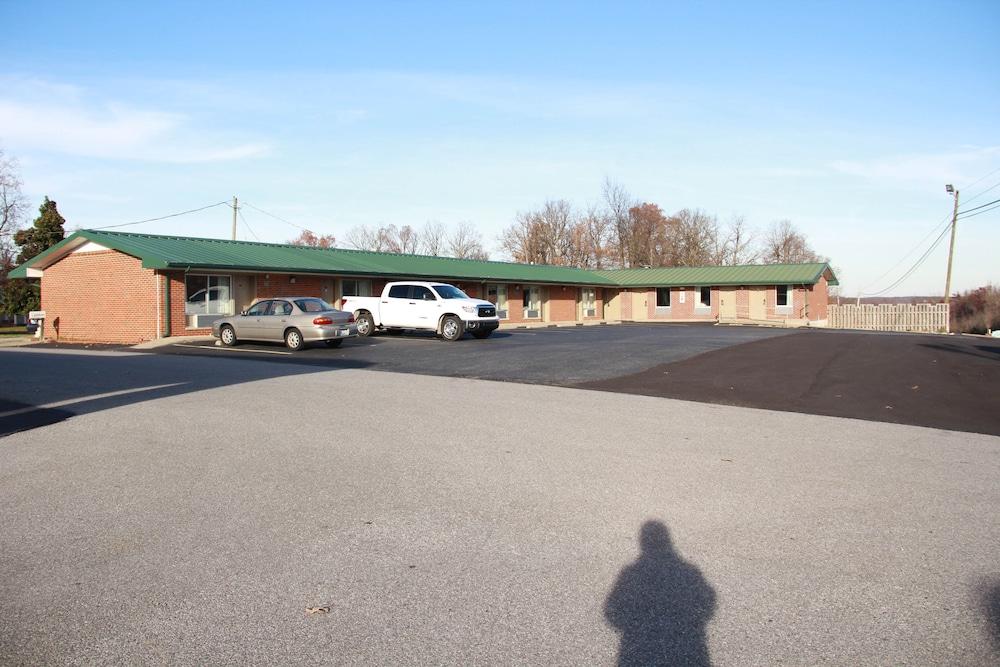 Relax Inn & Suites photo 3