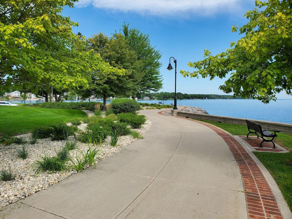 Bridgeport Waterfront Resort photo 82