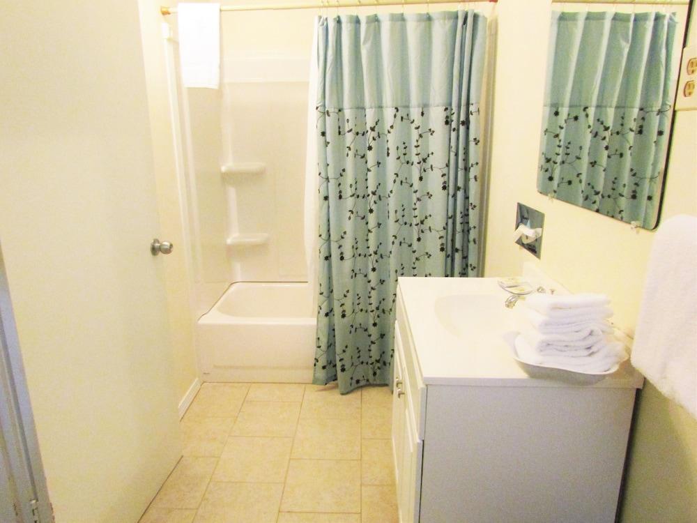Traveler's Inn Motel photo 14