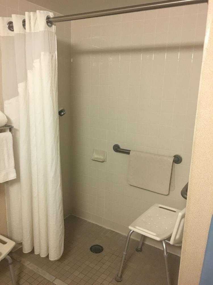 Mountain Inn & Suites photo 41