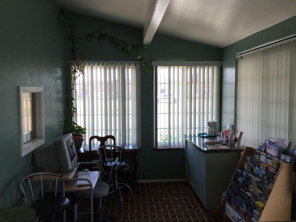 Encore Motel photo 45