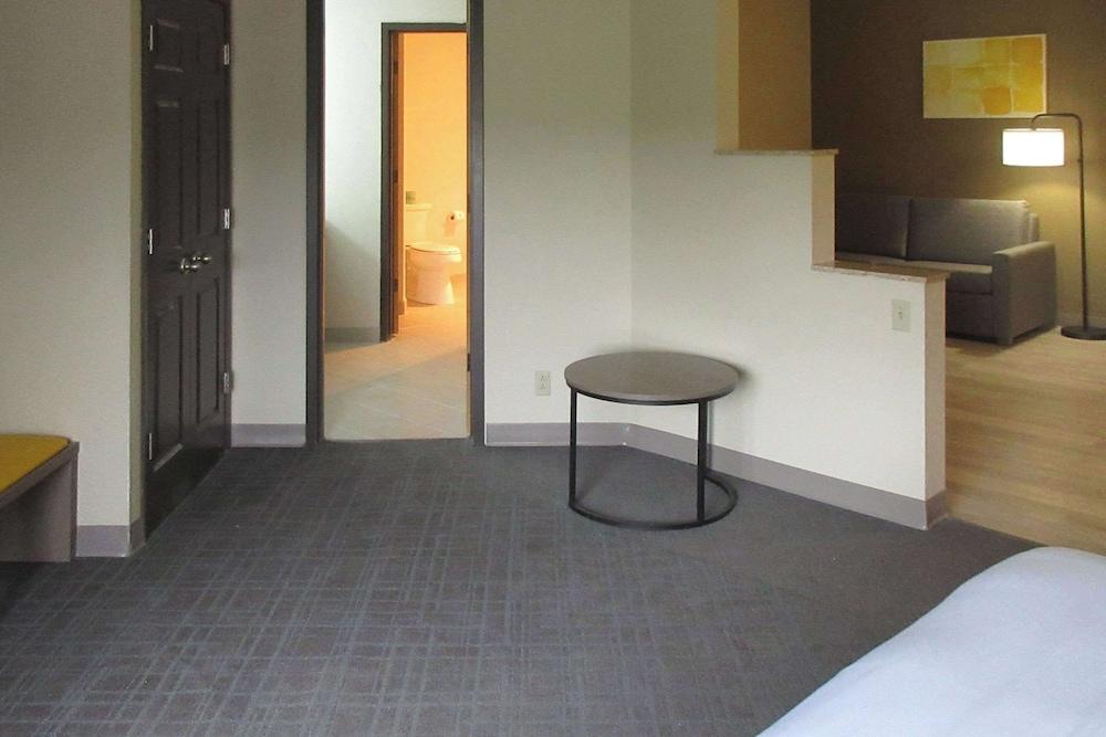Comfort Suites Stevens Point photo 19