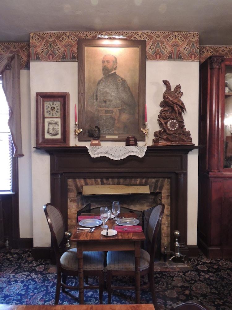 Historic Farnsworth House Inn photo 5