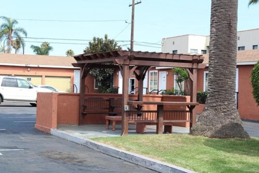 Oceanside Inn and Suites photo 37