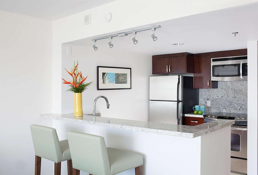 Ilikai Hotel & Luxury Suites photo 28