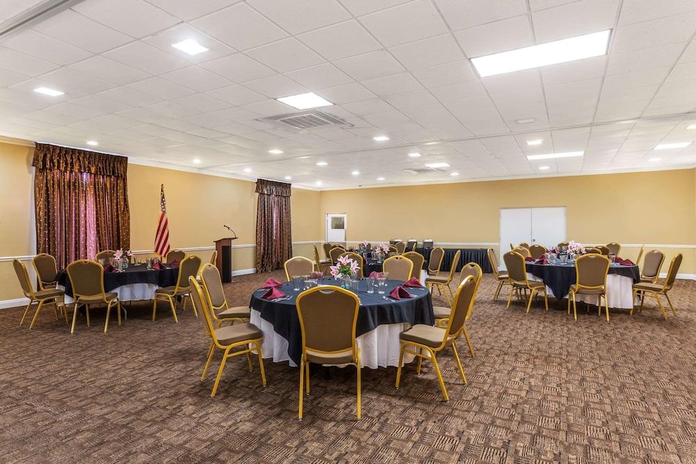 Ramada by Wyndham Houma photo 15
